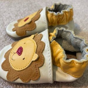 Robeez Lion Design Baby Shoes - White, Yellow, Brown